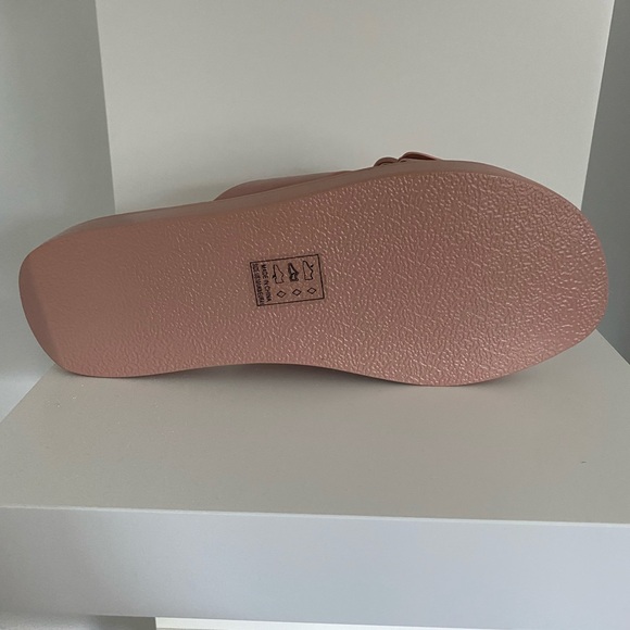 Women’s Sandals - Picture 3 of 3